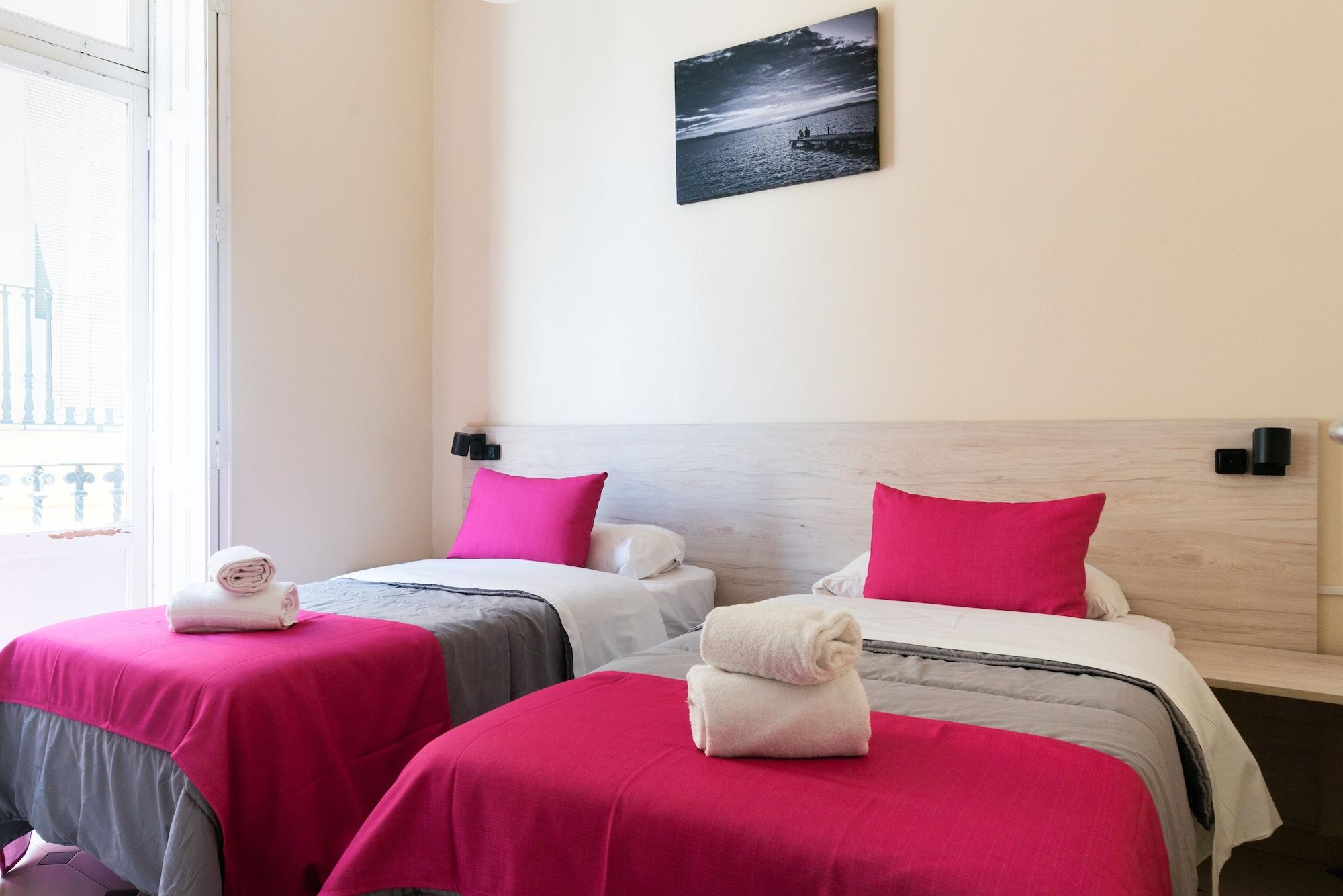 Red Nest Hostel Valencia Ngoại thất bức ảnh