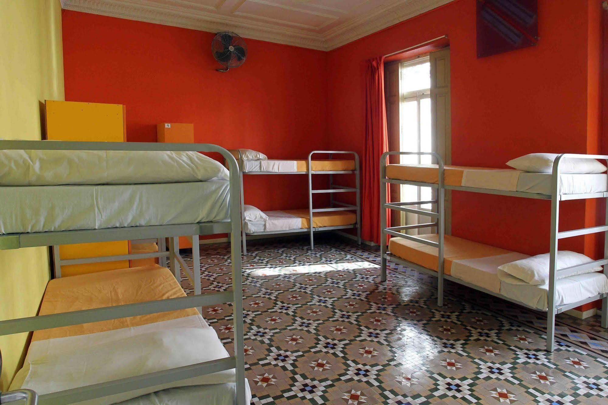 Red Nest Hostel Valencia Ngoại thất bức ảnh