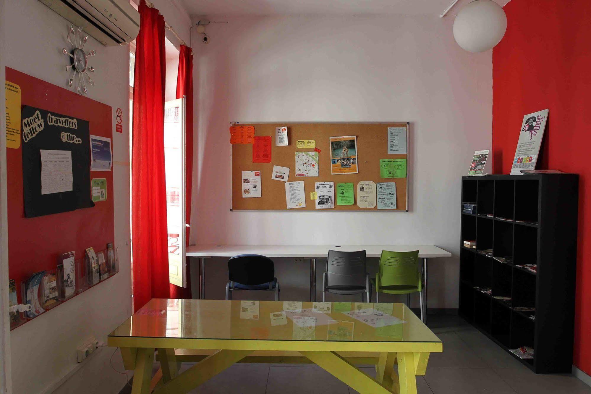 Red Nest Hostel Valencia Ngoại thất bức ảnh