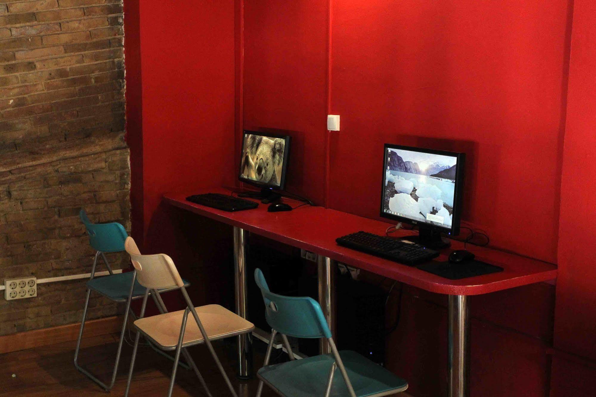 Red Nest Hostel Valencia Ngoại thất bức ảnh
