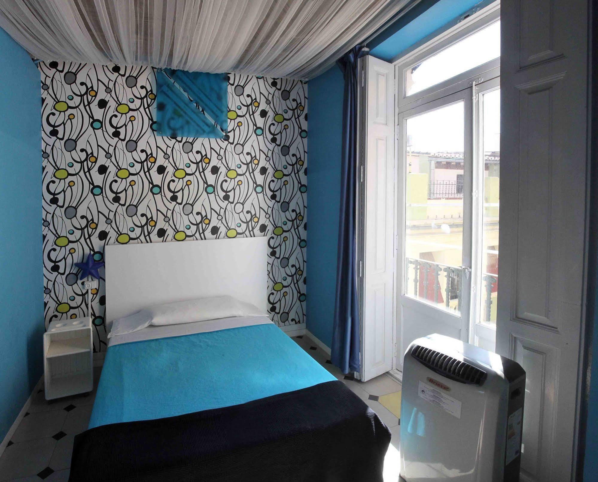 Red Nest Hostel Valencia Ngoại thất bức ảnh