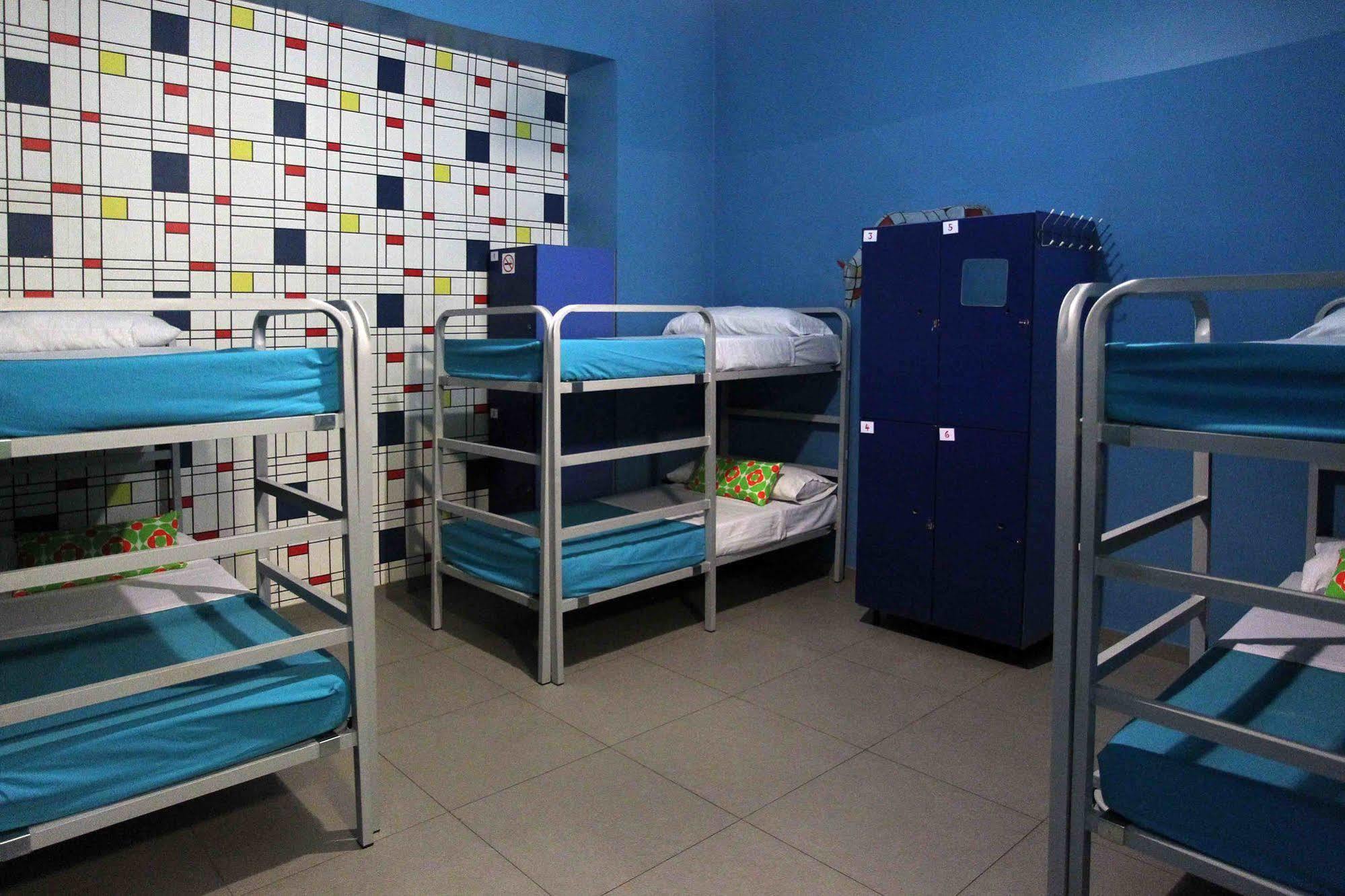 Red Nest Hostel Valencia Ngoại thất bức ảnh